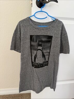 Kids' Gray Penguin Graphic Tee - Soft Crew Neck
